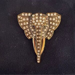 Art deco elephant brooch, like new, 2 inches